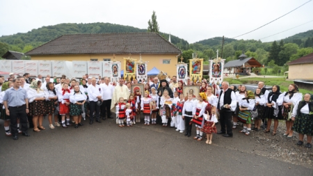 PS. Părinte Timotei Sătmăreanul s-a aflat în mijlocul credincioșilor din Parohia Ortodoxă “Sfinții Arhangheli Mihail și Gavril”, în Valea Stejarului