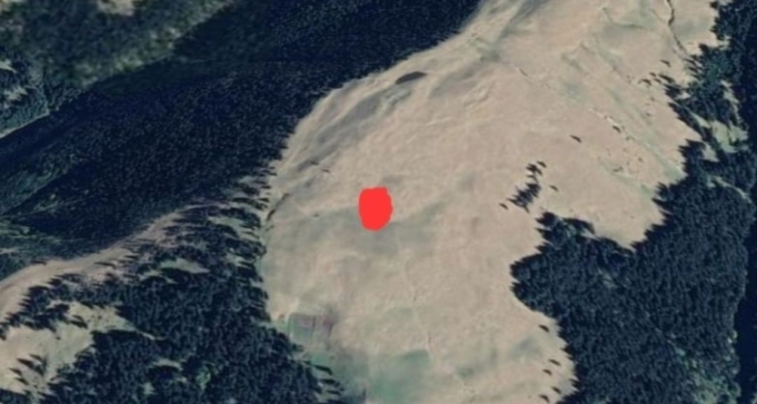 Acțiune de salvare în Munții Maramureșului după ce o mașină s-a rostogolit într-o râpă