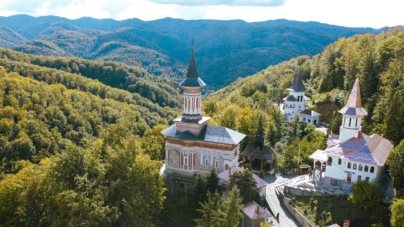 Programul slujbelor la Mănăstirea Rohia de Praznicul Înălțării Sfintei Cruci