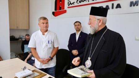 PS. Părinte Iustin, prezent la evenimentul învestirii în funcția de manager interimar a Domnului Dr. Rareș Pop, la Spitalul Județean de Urgență „Constantin Opriș” Baia Mare