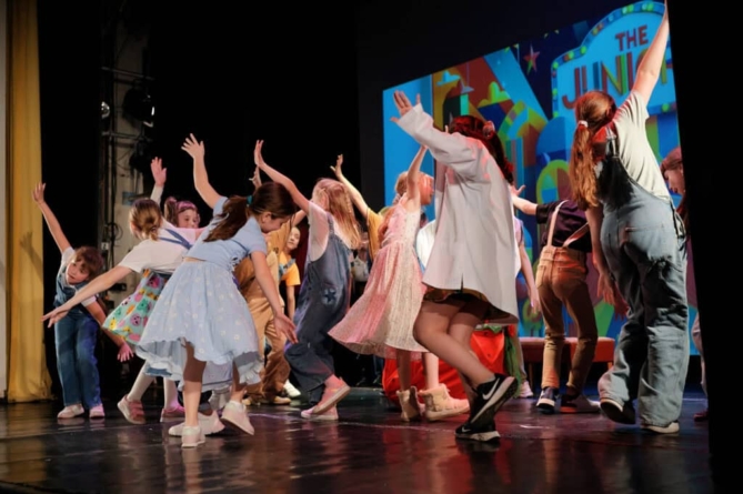 Tabără de actorie în natură pentru elevii din școala primară și gimnaziu