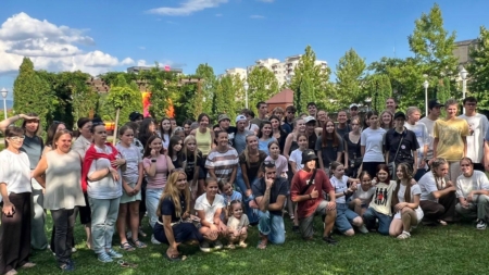 30 de copii din Ucraina au venit în Maramureș, în cadrul taberei organizate de Asociația ASSOC din Baia Mare