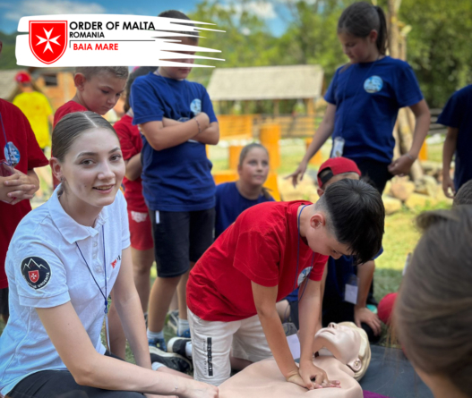 Voluntarii de la Centrul Local Maltez pentru Prim Răspuns în Comunitate din Târgu Lăpuș, prezenți în cadrul Taberei Creștine „Curaj și Bucurie”