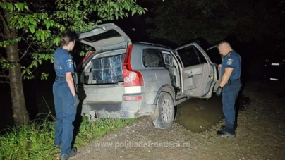 Țigări de contrabandă de aproape 295.000 de lei găsite într-o mașină la Sighet. Șoferul a reușit să fugă