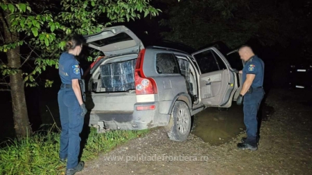 Țigări de contrabandă de aproape 295.000 de lei găsite într-o mașină la Sighet. Șoferul a reușit să fugă