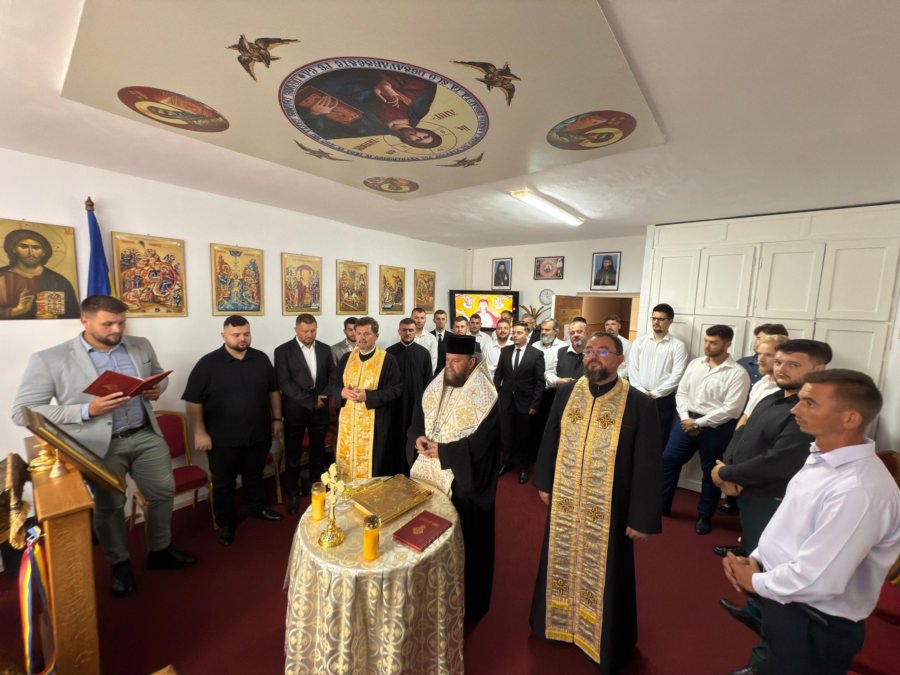 PS. Părinte Timotei Sătmăreanul i-a binecuvântat pe absolvenții licențiați și masteranzi din cadrul Domeniului de Teologie Ortodoxă „Justinian Arhiepiscopul” Baia Mare