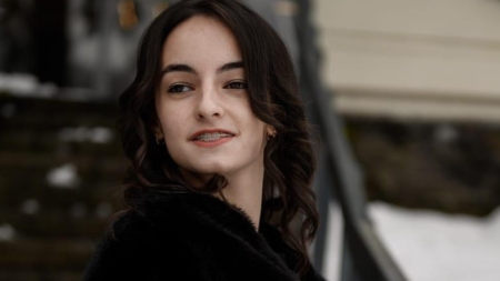 Tânăra Alexandra Daria Teglaș vă invită la vernisajul microexpoziției „Ritmuri interioare”