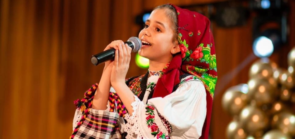 Rebecca Maria Danci – mica stea a folclorului maramureșean: „Cu acest talent m-a înzestrat Dumnezeu și de aceea vreau să duc cu sfințenie cântecul maramureșan mai departe”