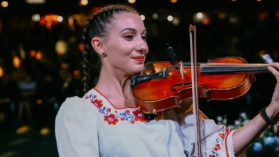 Vioara, vocea sufletului: De vorbă cu Raluca Gherasin-Pintzoi, violonista Ansamblului Folcloric Național „Transilvania”