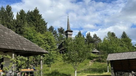 La Muzeul Satului Maramureșean din Sighetu Marmației se organizează tabăra de arhitectură dedicată valorificării arhitecturii din lemn