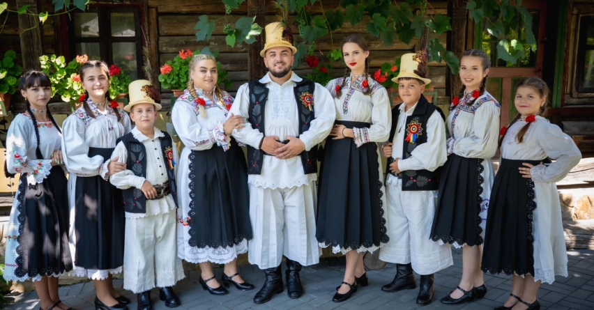 Ionuț Uivaroși și Grupul Codrenii urcă pe scenă la Sărbătoarea Satului Sălățig