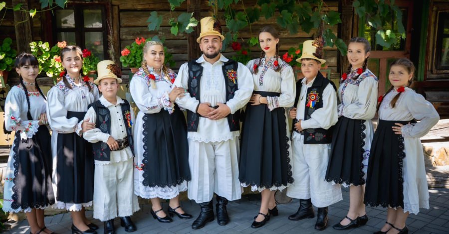 Ionuț Uivaroși și Grupul Codrenii urcă pe scenă la Sărbătoarea Satului Sălățig