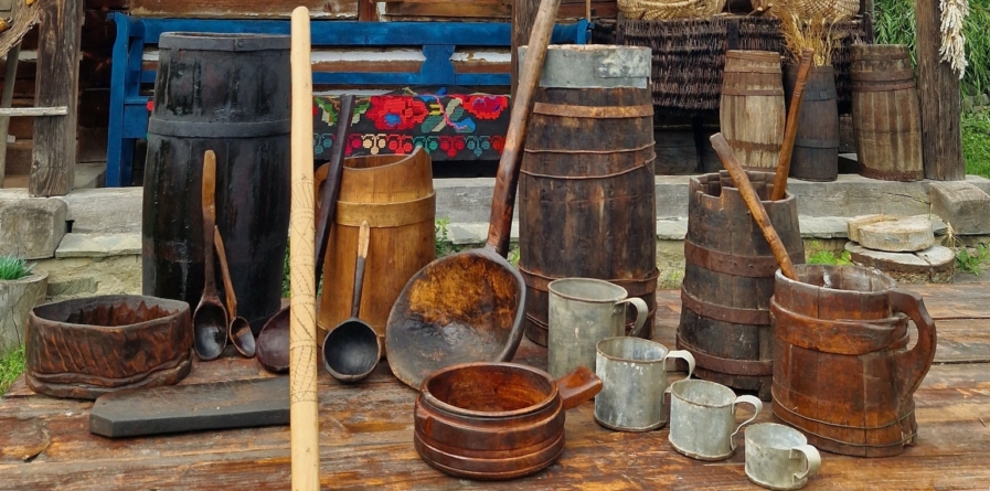 Bota păcurarului și a ei poveste a ajuns la Casa Muzeu din Rogoz