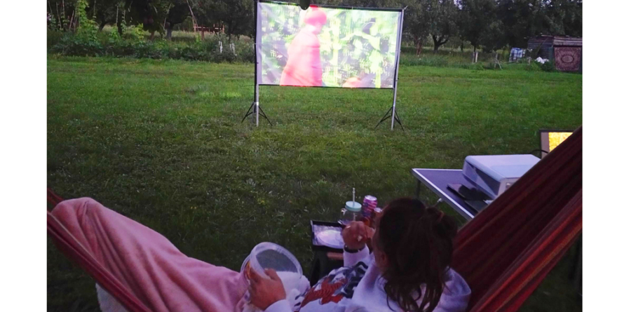 Proiecție de film în aer liber la Sarasău