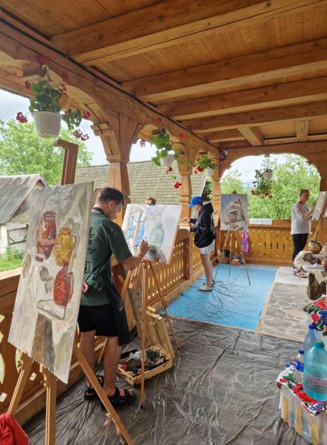 „Artă și Solidaritate”: Tineri artiști, inspirați de spiritul Maramureșului în tabăra de la Desești