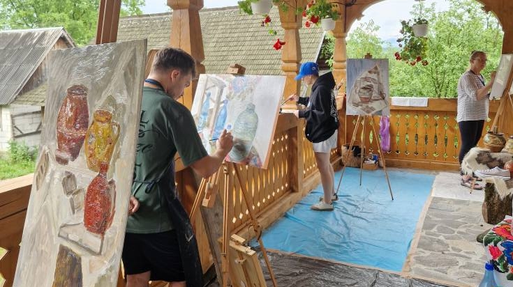 „Artă și Solidaritate”: Tineri artiști, inspirați de spiritul Maramureșului în tabăra de la Desești