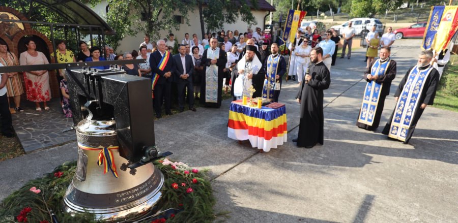 PS Timotei Sătmăreanul a sfințit clopotul Parohiei Ortodoxe Asuaju de Jos