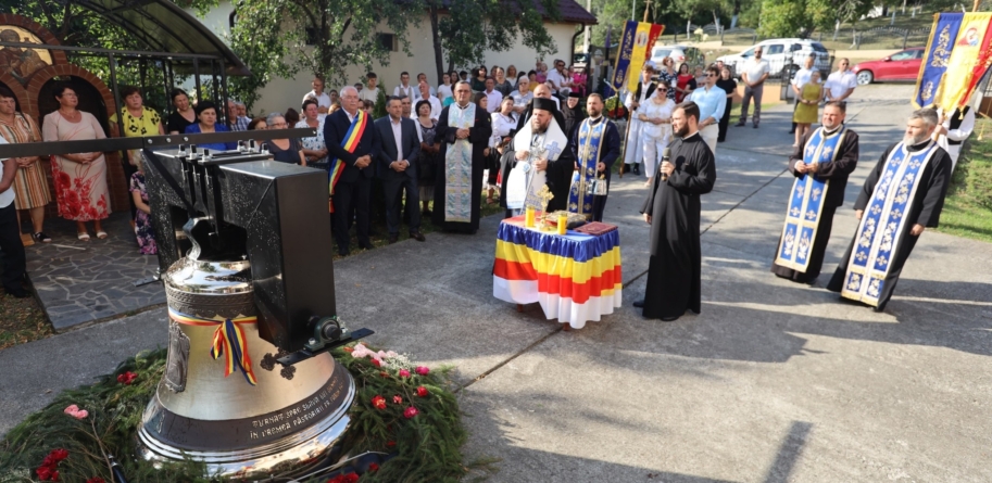 PS Timotei Sătmăreanul a sfințit clopotul Parohiei Ortodoxe Asuaju de Jos