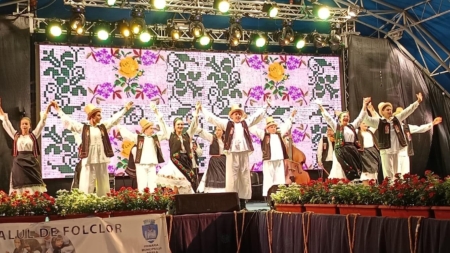 Ansamblul Liceului Teoretic „Ioan Buteanu” Șomcuta Mare, pe podium la Festivalul-Concurs Internațional de Folclor pentru Copii și Tineret ,,Lină Chiralină”
