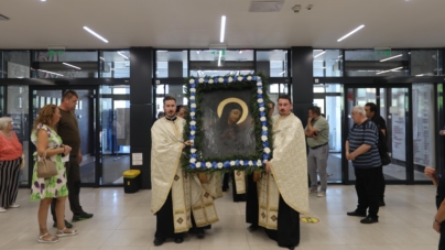 Icoana făcătoare de minuni a Maicii Domnului de la Rohia a fost adusă la Spitalul Județean Baia Mare