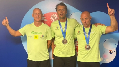 Sportivii Flykick Team Baia Mare, rezultate de excepție la Campionatele Mondiale de Natație Masters Singapore 2025