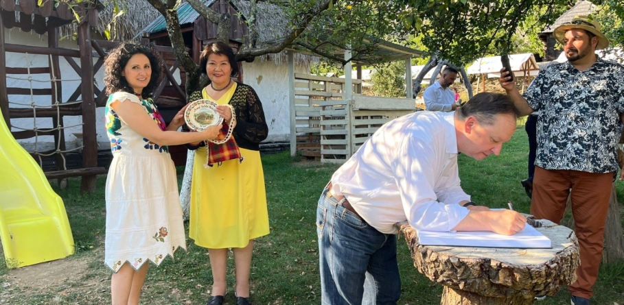 Vizită diplomatică la Muzeul Satului din Baia Mare