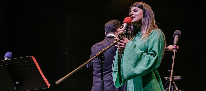 Îndrăgita Maria Mihali va încânta publicul în concertul extraordinar „Pop Simfonic la Catedrală” din Oradea