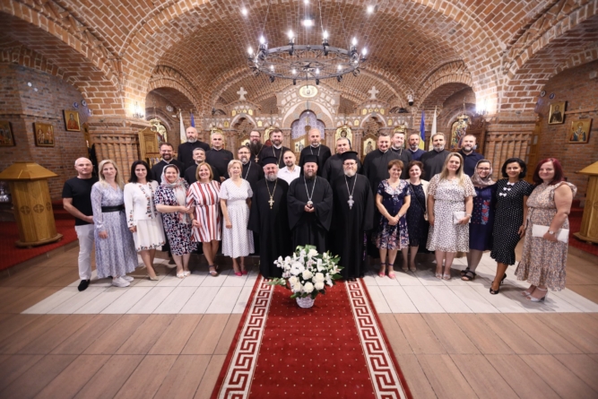 Momente emoționante la Catedrala din Baia Mare: Întâlnirea de 25 de ani de la absolvirea facultății