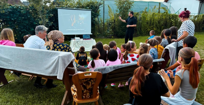 Seară de film pentru copii la casa parohială din Săcălășeni