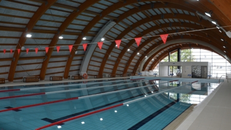 Cursuri de înot la bazinul didactic Fărcașa: inițiere, începători, intermediari pentru copii și adulți