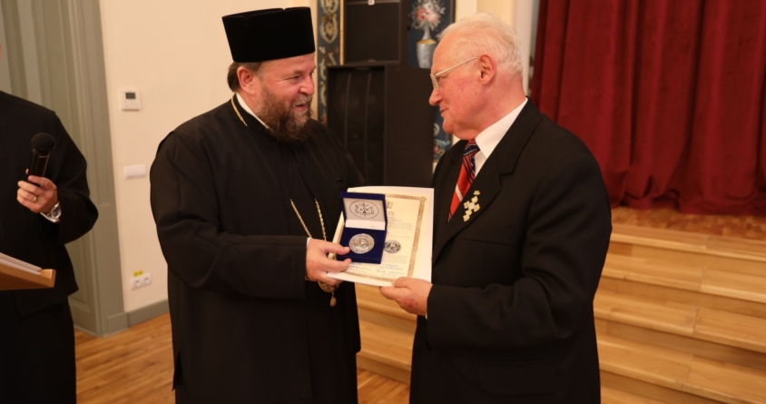 Prof. Gheorghe Gh. Pop a lansat culegerea de cântece religioase și colinde „Cânta-voi Dumnezeului meu”