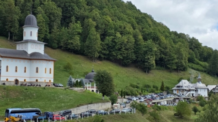 Sunteți invitați la hramul Mănăstirii Petrova