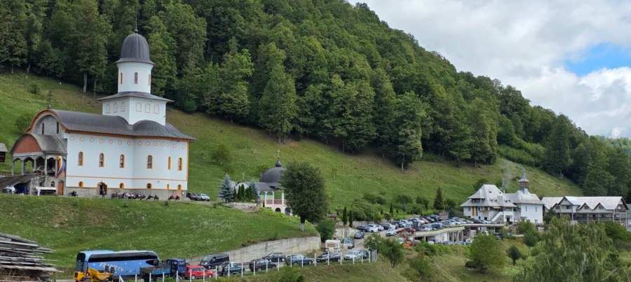 Sunteți invitați la hramul Mănăstirii Petrova
