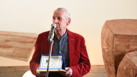 Sculptorul Mircea Roman a primit titlul de Cetățean de Onoare al orașului Târgu Lăpuș