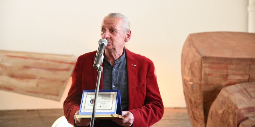 Sculptorul Mircea Roman a primit titlul de Cetățean de Onoare al orașului Târgu Lăpuș