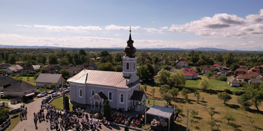 PS Părinte Iustin a târnosit biserica din Bozânta Mare