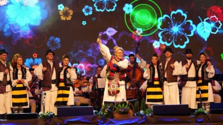 „Drag de România noastră”: Paul Surugiu FUEGO ajunge pentru prima dată la Sighetu Marmației, alături de Ansamblul Folcloric Național „Transilvania”