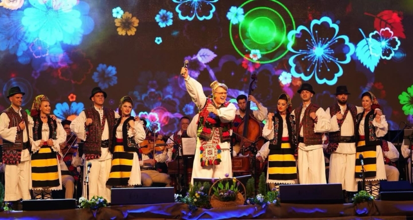 „Drag de România noastră”: Paul Surugiu FUEGO ajunge pentru prima dată la Sighetu Marmației, alături de Ansamblul Folcloric Național „Transilvania”