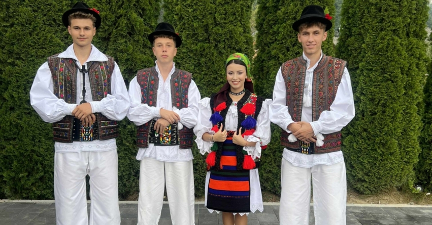 Grupul Voievozii din Bogdan Vodă aduc voie bună și transmit mai departe folclorul maramureșean