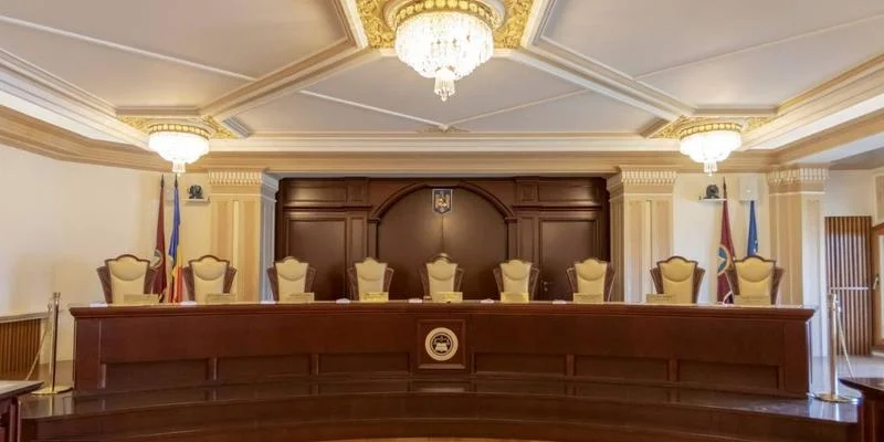 Ce face Guvernul Bolojan pentru binele judecătorilor CCR?