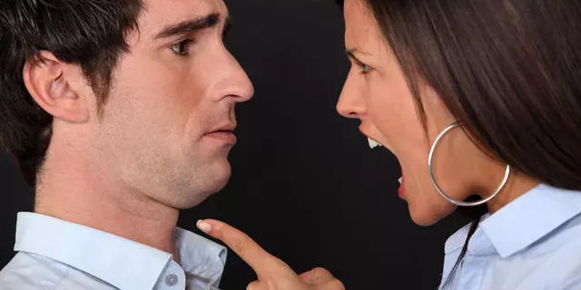 Accident minor, corecție majoră: șofer bătut de o maramureșeancă supărată