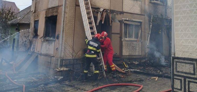 Incendiu într-o gospodărie din Tămășești: locuința și o șură, afectate de flăcări
