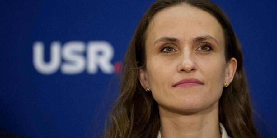 Ministrul Oana Țoiu a demonstrat, la TVR Info, cum poate un diplomat să devină viral