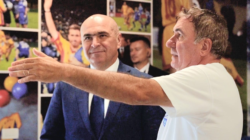 Premierul României, vizită surpriză la Academia Hagi de la Ovidiu