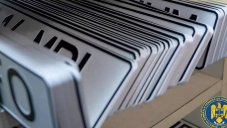 MAI aduce livrarea plăcuțelor de înmatriculare la domiciliu