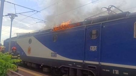 Locomotiva trenului Mangalia – Craiova ia foc, 1.000 de pasageri evacuați