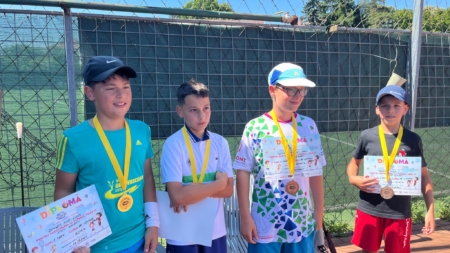 Rezultate frumoase la turneele de tenis din Bistrița pentru doi jucători din cadrul CS. Aerofit Baia Mare