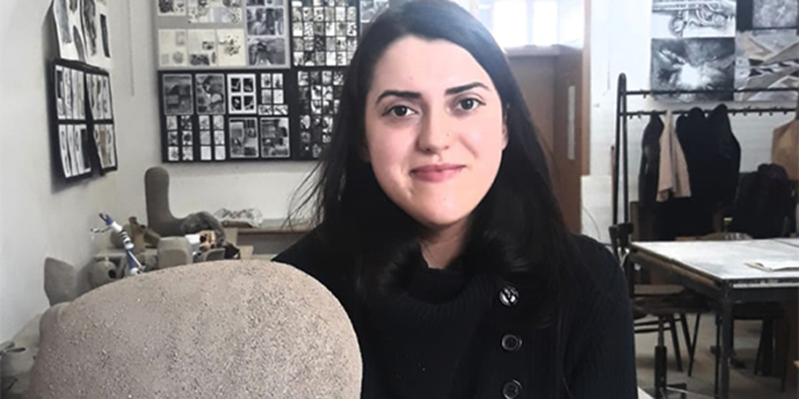 Ceramista Andreea Maria Stoff vă invită la vernisajul expoziției „Glissando”