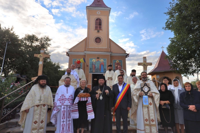 PS Părinte Timotei Sătmăreanul a slujit în mijlocul credincioșilor Parohiei „Sfinții Arhangheli Mihail și Gavriil” din localitatea Cig