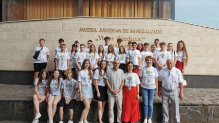 Participanți la tabăra internațională “La Corneasa”, în vizită la Muzeul Județean de Mineralogie „Victor Gorduza” din Baia Mare